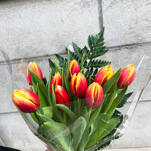 Brassée de tulipes jaunes oranges